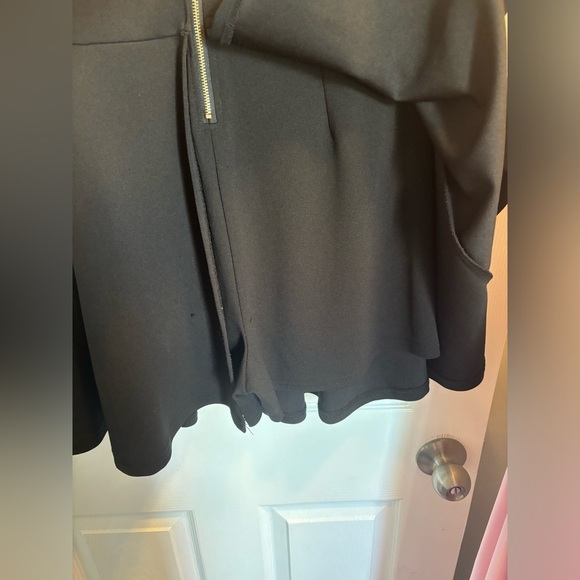 Revamped lace mini dress with built in shorts. Size XL - Picture 2 of 5